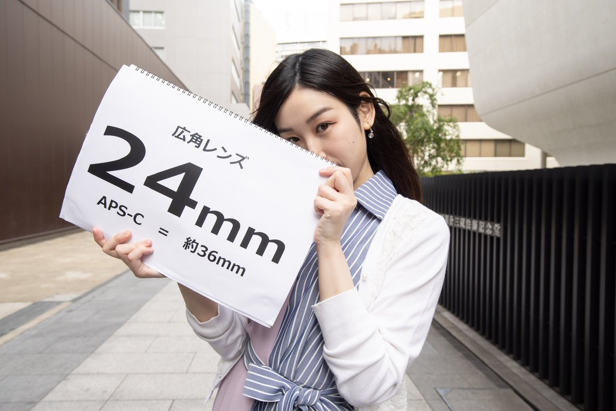 広角→標準→中望遠→望遠レンズ  被写体の大きさ、立ち位置、F値は同じでも背景はこんなに違う🤔  そりゃポートレート撮るなら望遠欲しくなるよね😂😂 (こんな事に付き合ってくれたモデルさん最高です🙆‍♂️🙆‍♂️) 