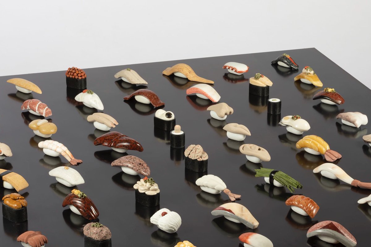 五美大展このご時世なかなか来れないと思うのでここで見て貰えたら嬉しい、、コロナで前期リモートの中後期にせっせと頑張って彫った卒制の石以外何も使ってない着色料無使用の天然石寿司 全部石です
