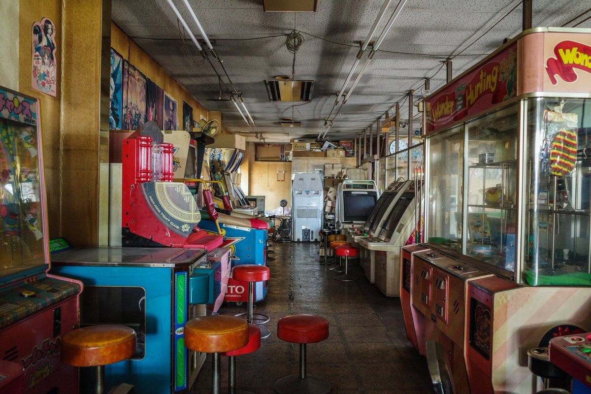 廃業したゲーセンに見えるがこれ普通に営業中なんですよ