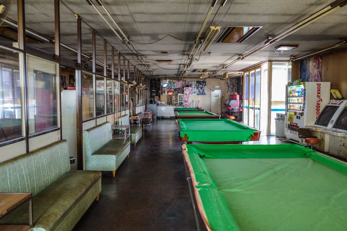 廃業したゲーセンに見えるがこれ普通に営業中なんですよ