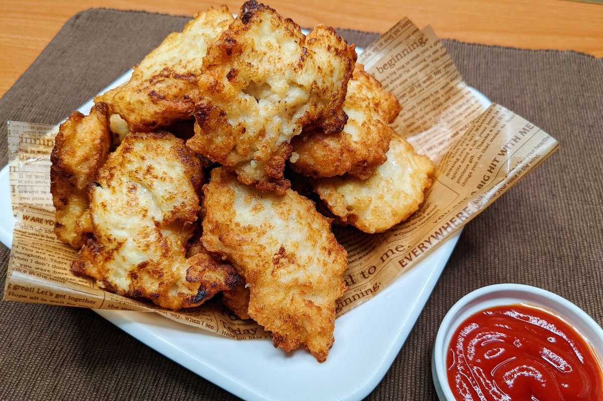 　  ①挽肉、豆腐、薄力粉、片栗粉、にんにく、コンソメ、マヨネーズ、塩、胡椒を混ぜ合わせる ②フライパンにサラダ油小さじ4を入れ、弱火で①をスプーンで小分けして揚げ焼きにする ③両面が焼けたら完成