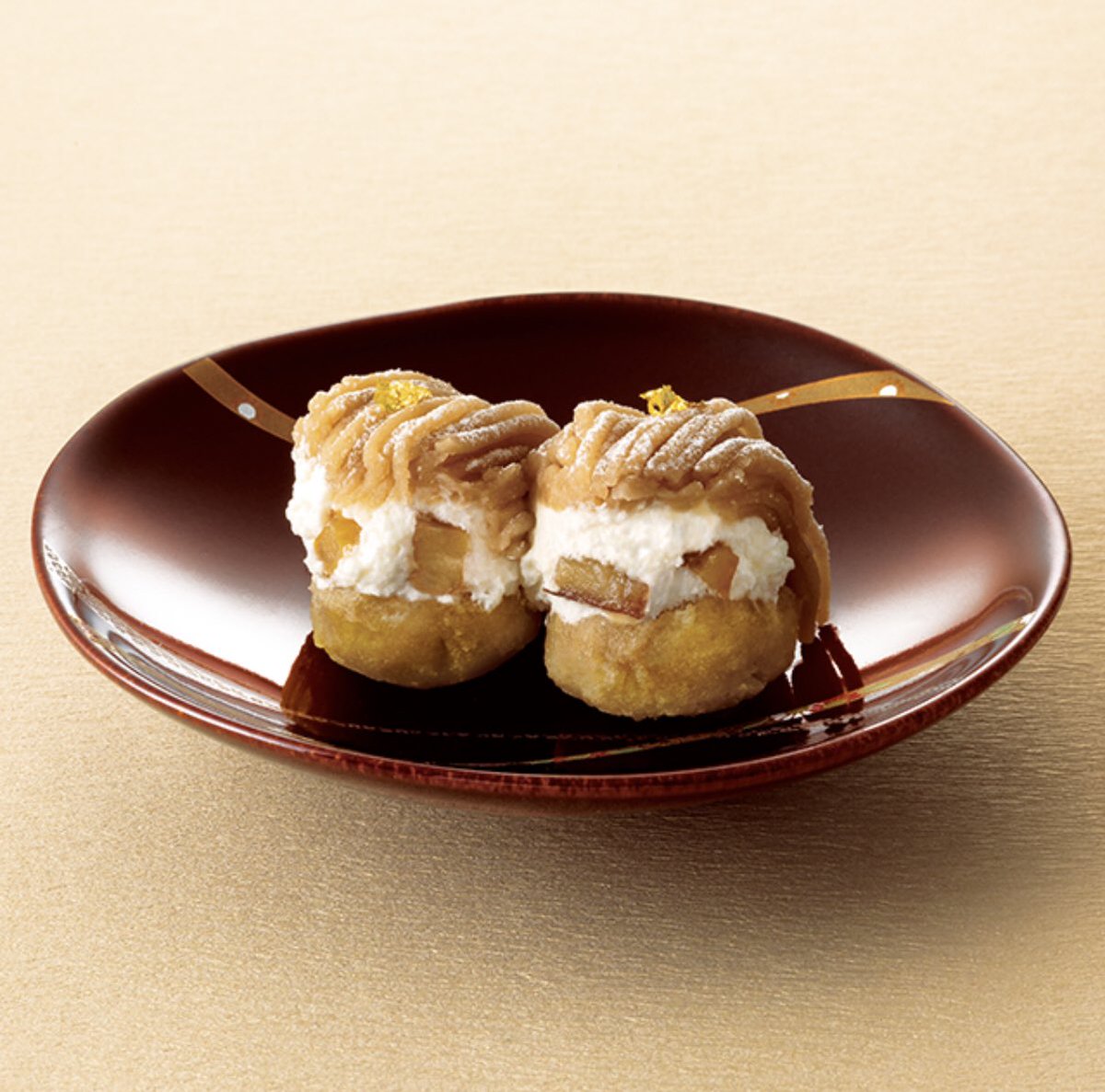   栗ペーストときんとんと蜜漬け渋皮栗の刻みとクリームが層になってる… 甘さ控えめで栗の味が存分に味わえる