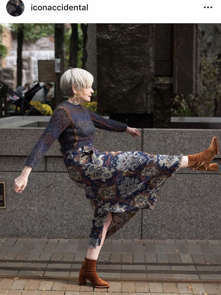 「40代にもなって水着きてキラキラしてるのみっともない」とかいう人は63歳からInstagramを始め、尚も輝き続けるリン・スレーターに１回蹴られてこいって感じだな 