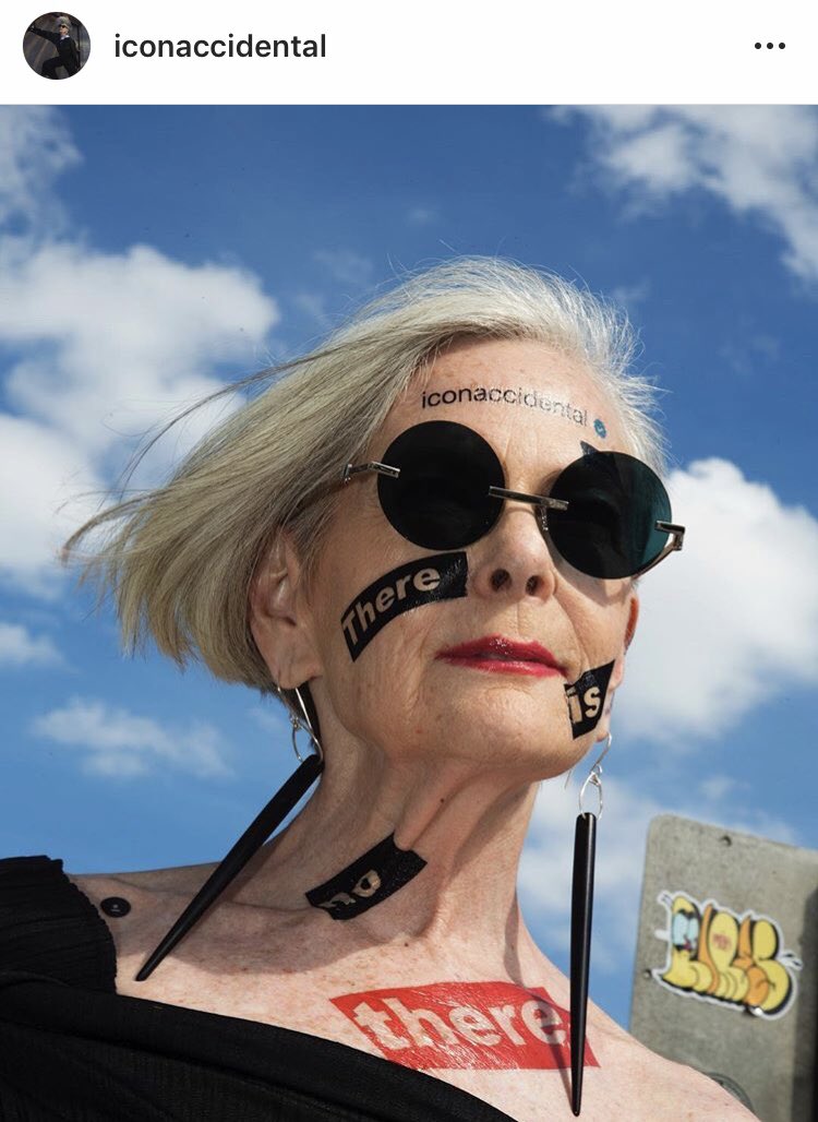 「40代にもなって水着きてキラキラしてるのみっともない」とかいう人は63歳からInstagramを始め、尚も輝き続けるリン・スレーターに１回蹴られてこいって感じだな 