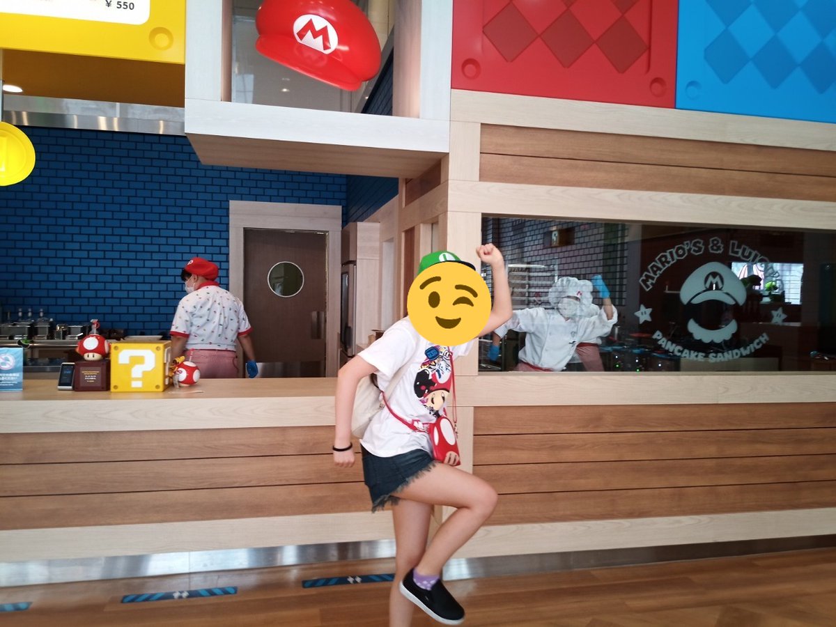 全然気づかなかったけどこれ店員さんもポーズ取ってくれてんじゃんwwwww 