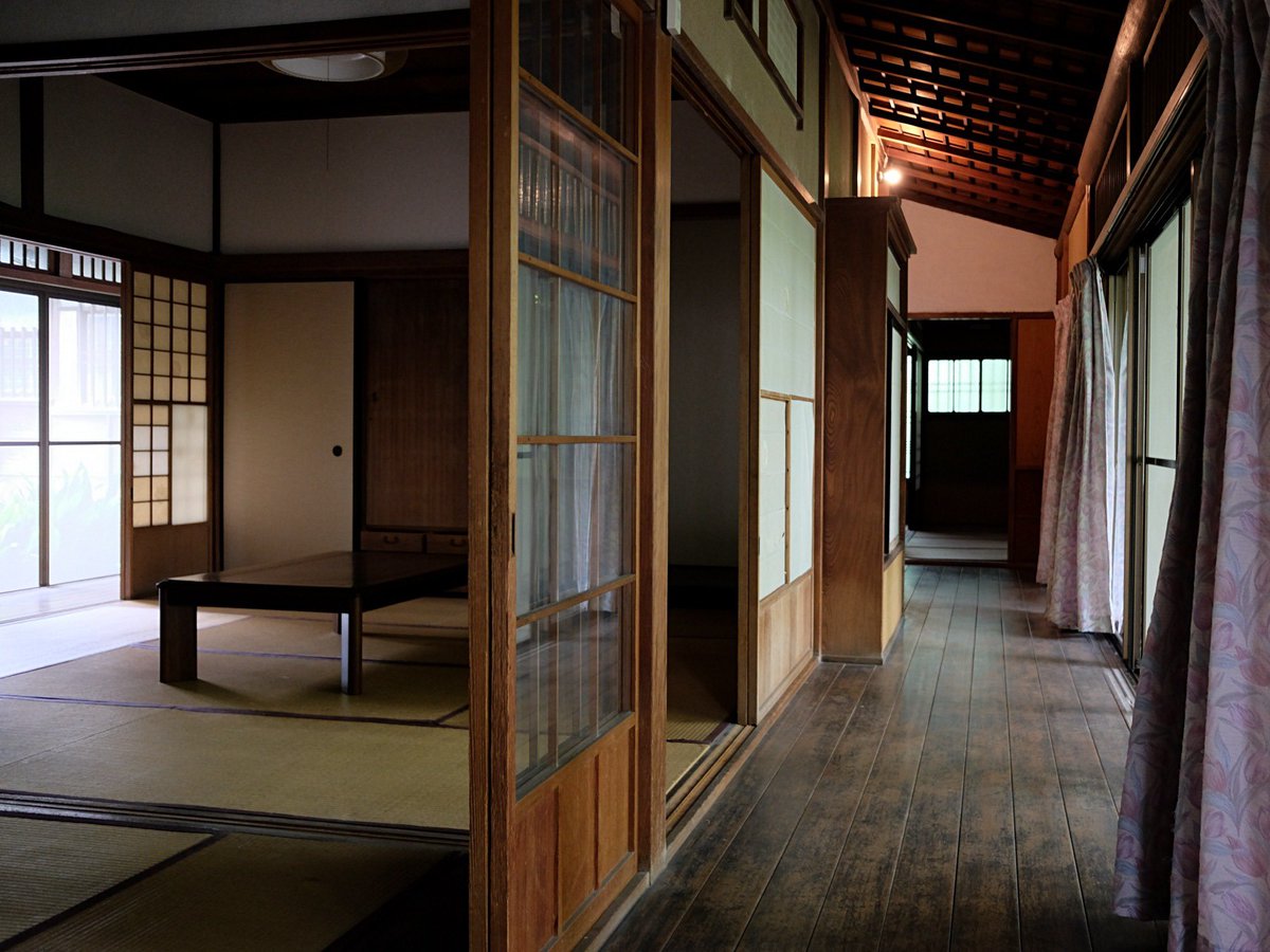 鎌倉の喧騒から、静かな小道に佇む邸宅 大佛次郎先生のご自宅が売りに出されているそうです…  鎌倉駅までも近くて便利なのに本当に静かで一目惚れの立地です