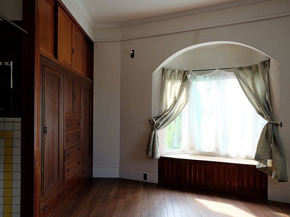 鎌倉の喧騒から、静かな小道に佇む邸宅 大佛次郎先生のご自宅が売りに出されているそうです…  鎌倉駅までも近くて便利なのに本当に静かで一目惚れの立地です