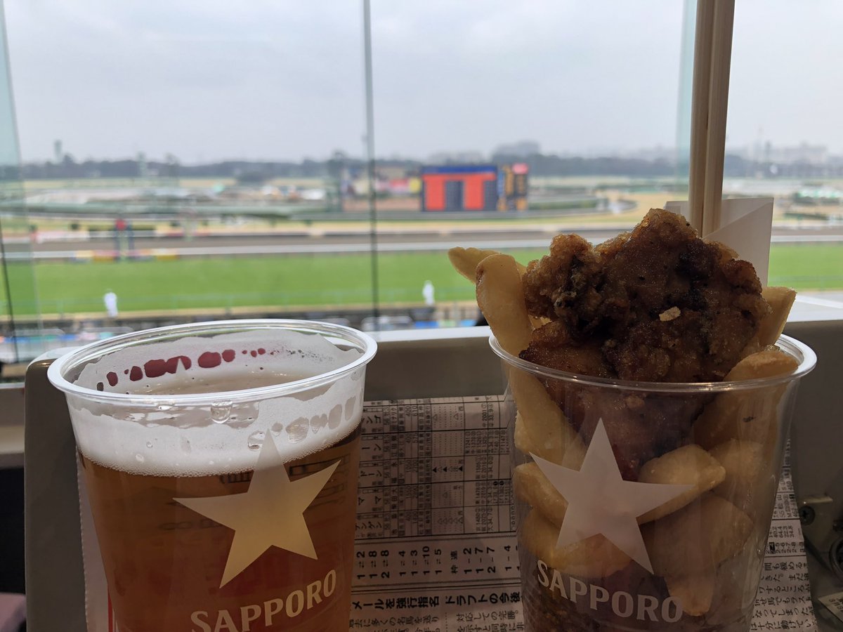 競馬場のことまだ勘違いしてる人いるかもしれないからはっきり言っておく 景色の良い居酒屋です 