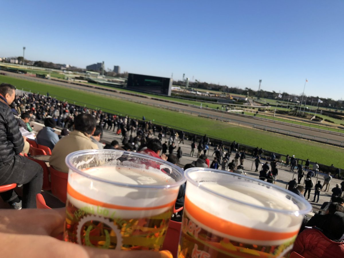 競馬場のことまだ勘違いしてる人いるかもしれないからはっきり言っておく 景色の良い居酒屋です 