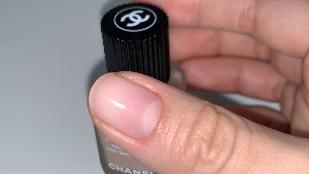 ネイルサロンで教えてもらって即ポチったシャネルのベースコート