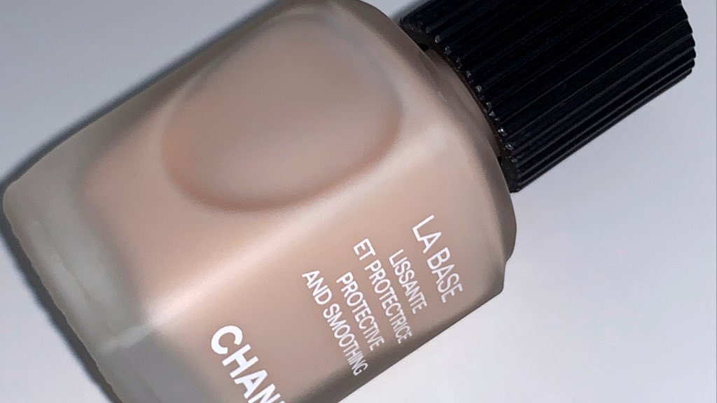 ネイルサロンで教えてもらって即ポチったシャネルのベースコート