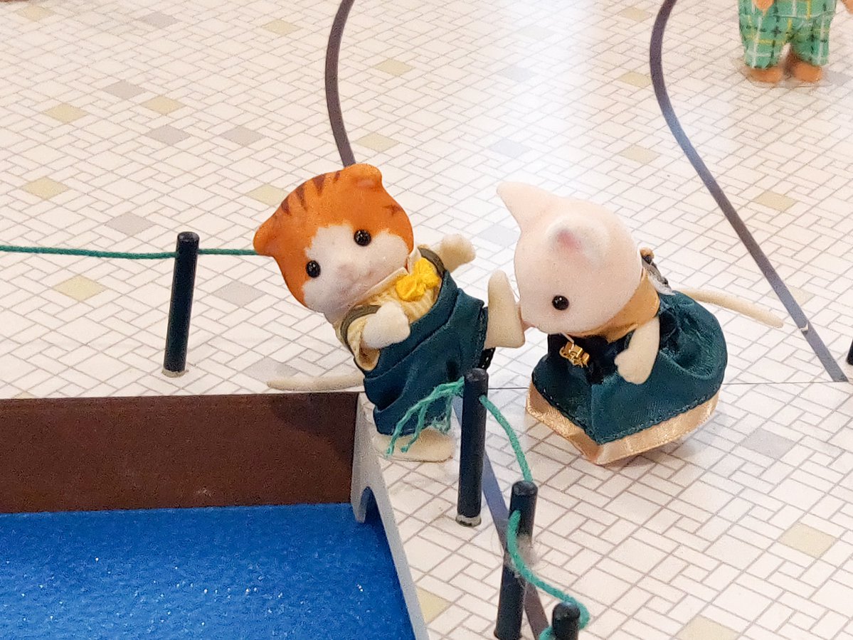 シルバニアのジオラマ見に来たら、喧嘩して彼氏を川に突き落とすシルバニアいた 