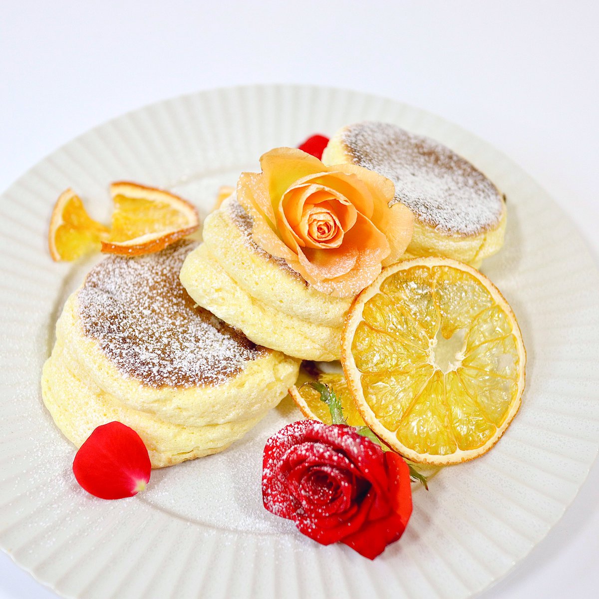 ホットケーキミックス使うと簡単にお店みたいなふわふわパンケーキ出来るので、あの…全力でおすすめする…試してみてほしい… 