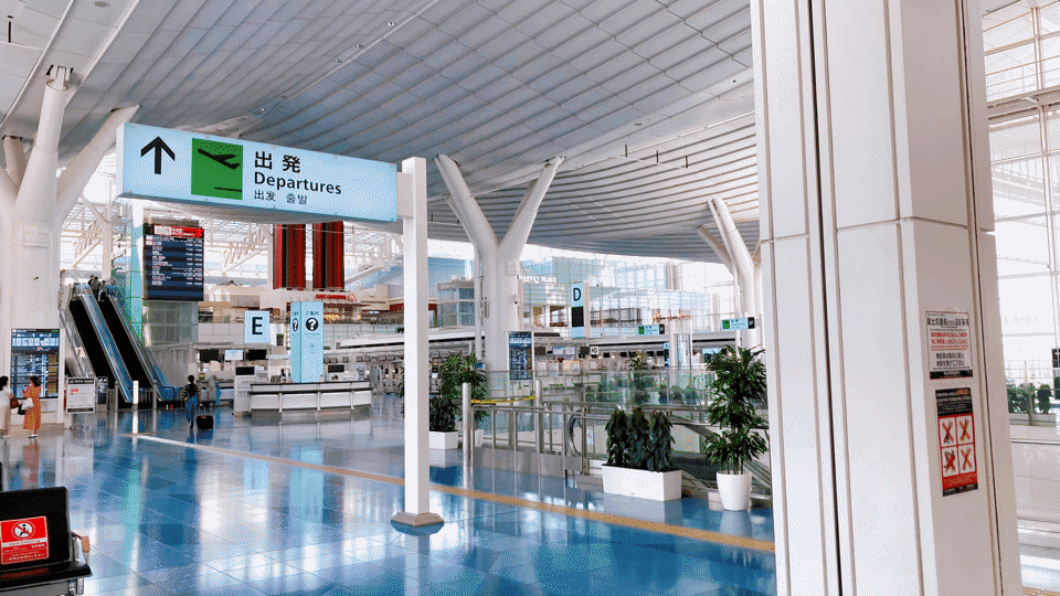 先日羽田空港に行ったんですが人がいなさすぎて作画資料か同人誌の表紙かみたいな写真が山ほど撮れたので見て 