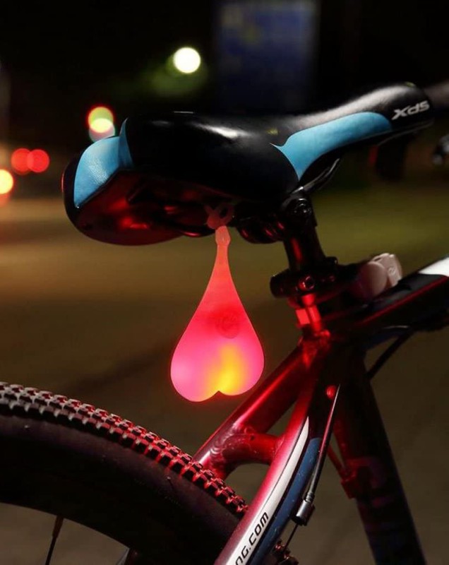 ぶらぶら揺れる♪「ハート型自転車テールライト」発売中！購入⇒ 