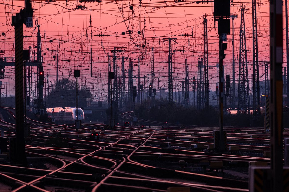 エヴァが上映されたので電線写真置いておきますね 