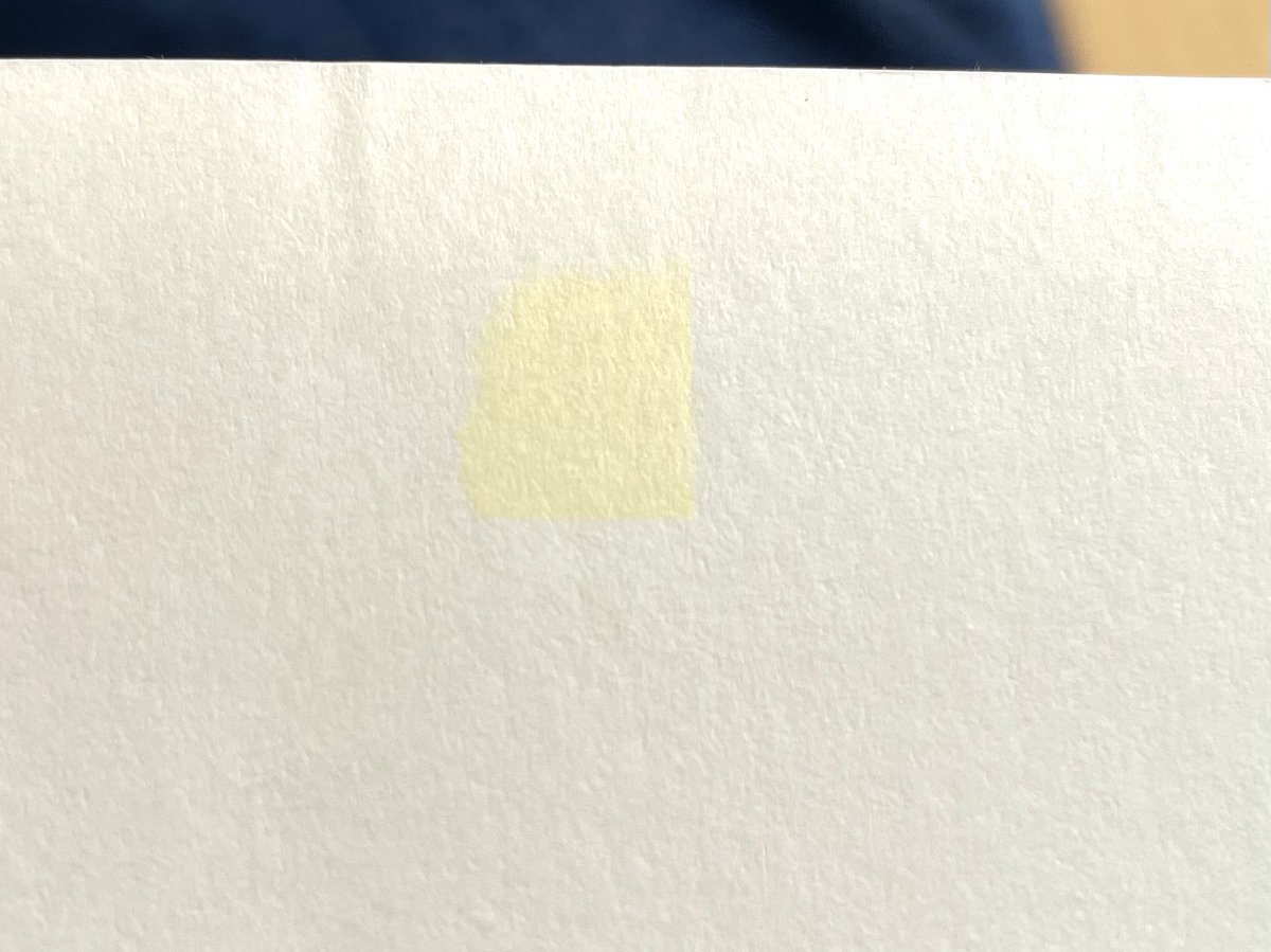 付箋は便利なモノですが、たとえ薄くても糊が残るかもしれませんし、それは後々変色する可能性もあります