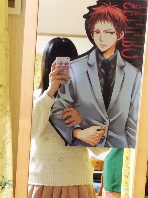 『同人誌に紙袋がついてなくて怒られた』話が話題ですが、同人誌に紙袋をつけたのに『こんなの持って帰れない💢』って怒られたワイの話する❓❓😊 ※写真は全部紙袋です(持ち手に穴が空いてるやつ) 