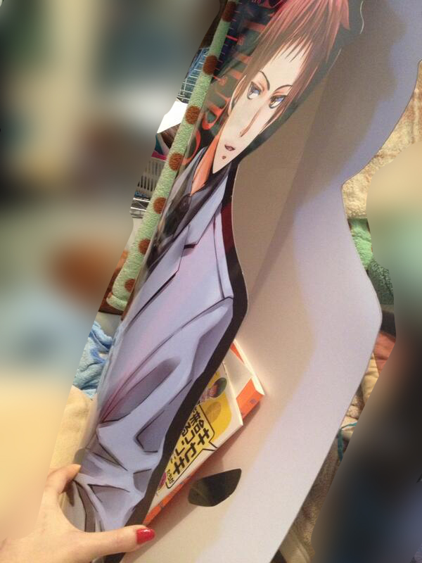 『同人誌に紙袋がついてなくて怒られた』話が話題ですが、同人誌に紙袋をつけたのに『こんなの持って帰れない💢』って怒られたワイの話する❓❓😊 ※写真は全部紙袋です(持ち手に穴が空いてるやつ) 