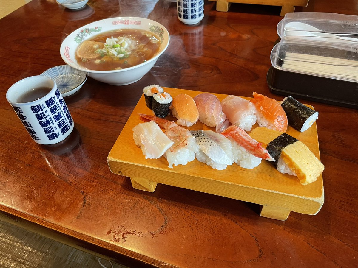 ラーメン定食(800円)を頼んだら寿司が出てきたんですが、これバグですか