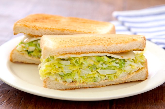 このサンドイッチ、キャベツの甘味がぎゅっと詰まっててほんと美味しい
