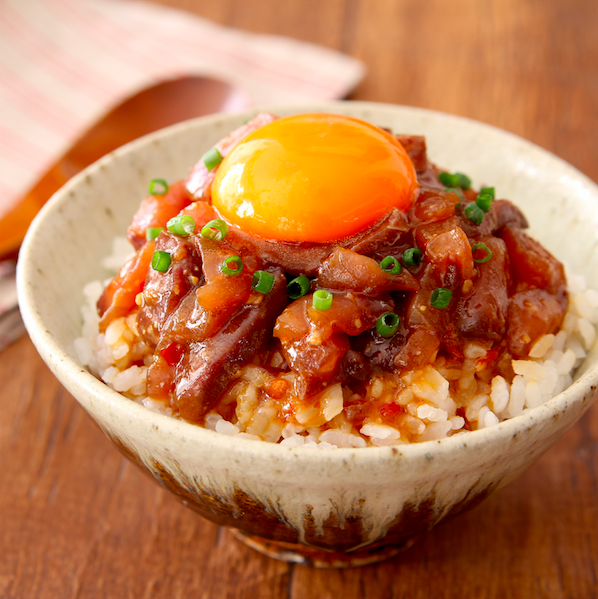 夏のおつまみにも  刺身100g細切りし醤油大1、ごま油小2、砂糖大1/2、味噌・味醂各小1、豆板醤・おろし生姜・おろしにんにく各小1/4混ぜる 