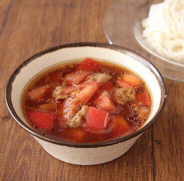 暑いし料理に時間かけたくない…って時にこの【ツナトマトつけだれ】で食べる素麺にかなり助けられてます
