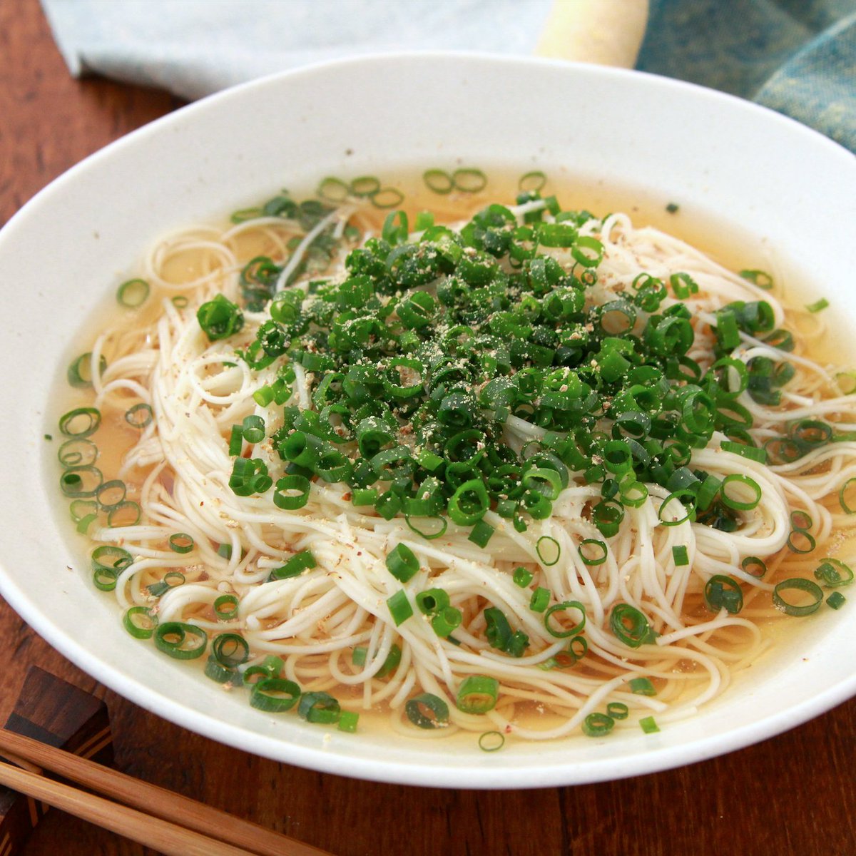 この「鶏塩レモンだれ」で食べる素麺がさっぱり美味しくて素麺が減るスピードがものすごいです