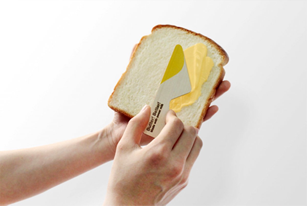 韓国人デザイナーのYeongkeun Jeong氏が考案した使い捨てバターのコンセプトデザイン、“Butter! Better!” - これは容器のフタの部分がそのまま木製のバターナイフとして利用できるという優れもので、アイスクリームやヨーグルトなど他製品のパッケージにも応用できそうだと反響を呼びました