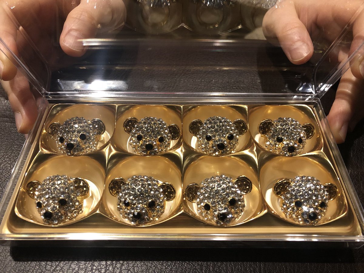 ファミレスに行くたび、レジ横にあるクマの指輪を妻に買ってあげていたら「チョコのケースがいっぱいになった」と自慢してきた