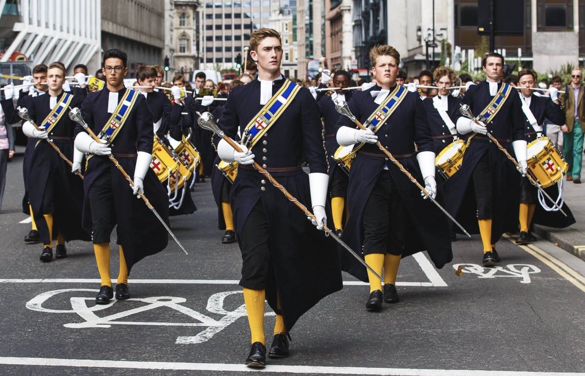 これは男子生徒バージョンだけど、スカートを履いた女子生徒バージョンもあった