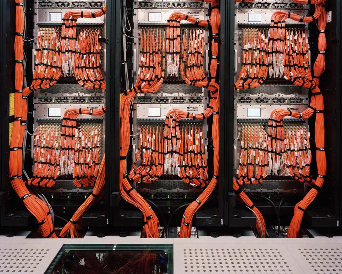 最近知ったのだが、こういう写真をケーブルポルノっていうらしい