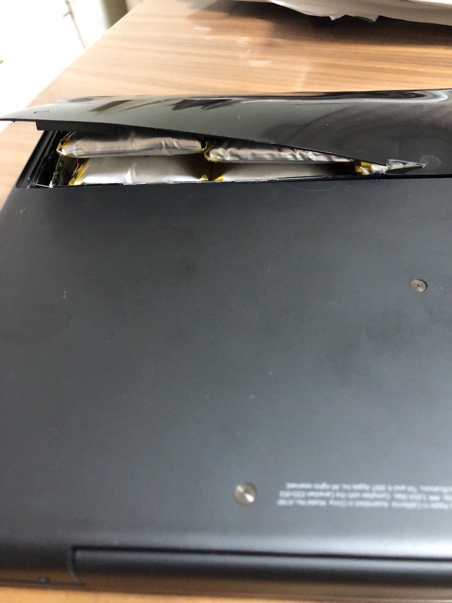 オカンから「パソコンが壊れた」って写真が届いた。 うわぁぁぁ！ 