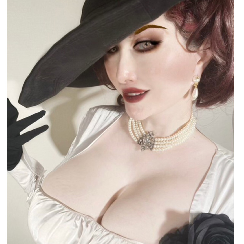 　叶美香、「バイオハザード ヴィレッジ」“ドミトレスク夫人”のアート・コスプレが美しすぎる  