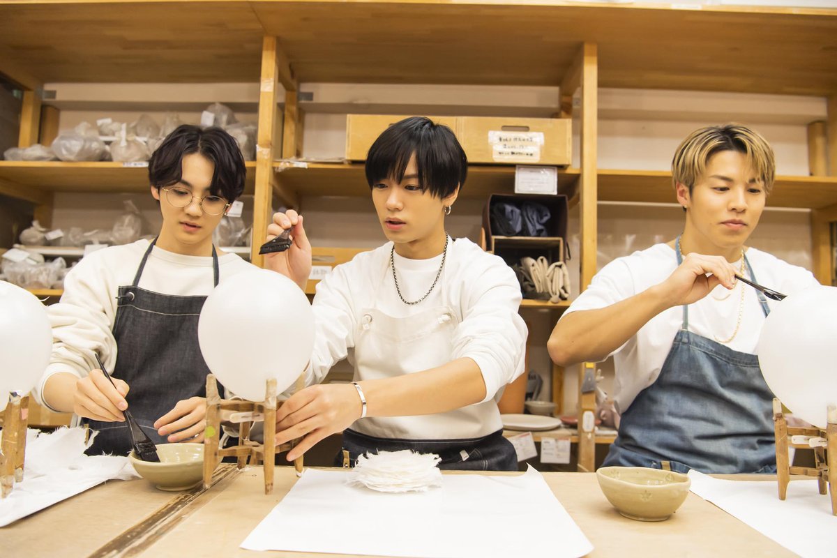 ㊙じゃらん5月号の未公開ショット📷 #THERAMPAGE from EXILE TRIBEの #RIKU さん #川村壱馬 さん #吉野北人 さん が照明クラフト作りに初挑戦