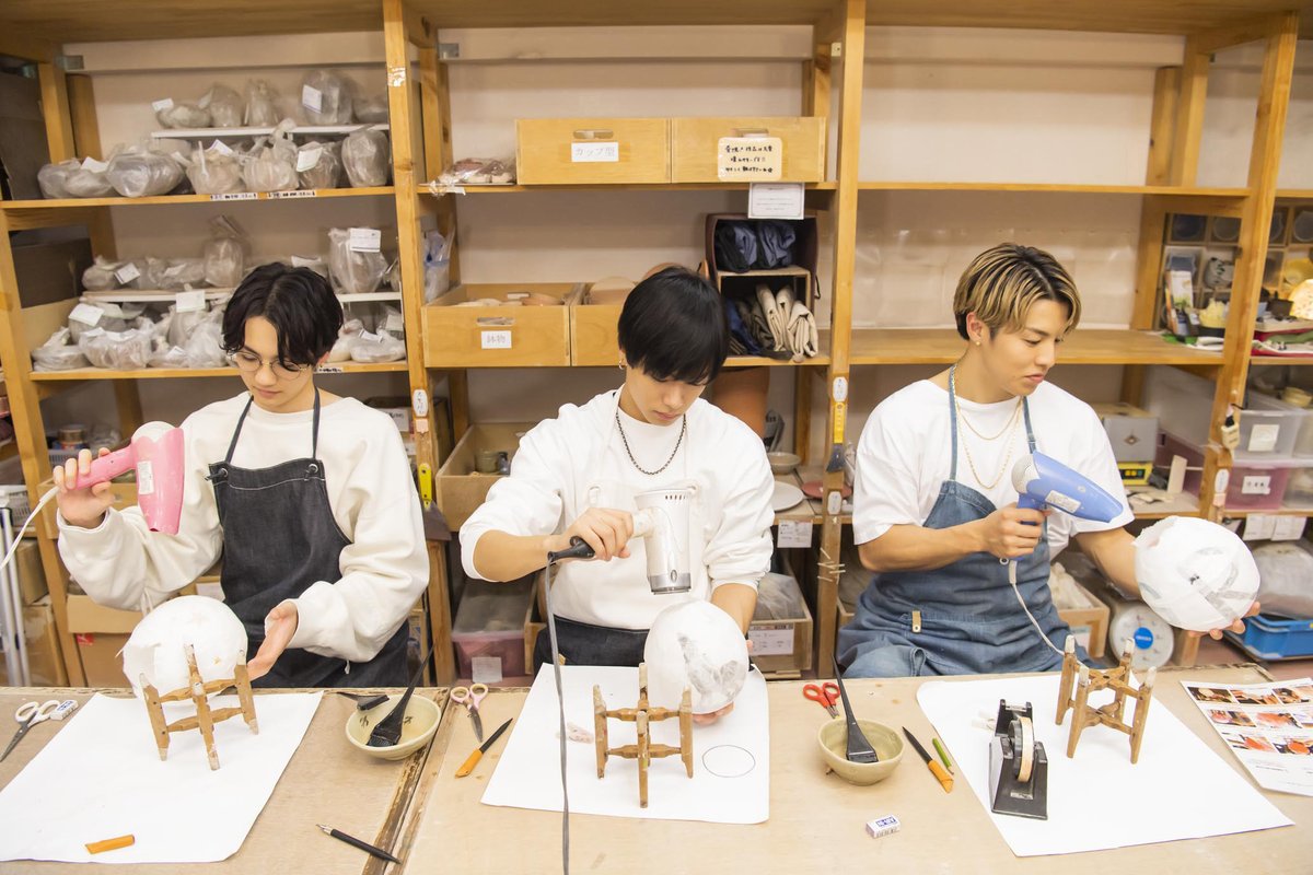 ㊙じゃらん5月号の未公開ショット📷 #THERAMPAGE from EXILE TRIBEの #RIKU さん #川村壱馬 さん #吉野北人 さん が照明クラフト作りに初挑戦