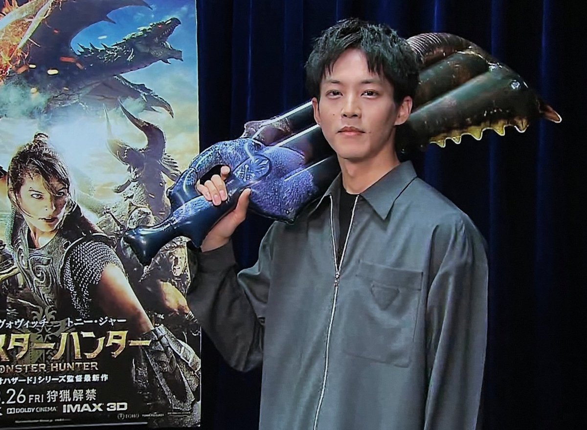  10年経っても体と腕の角度がシンケンレッド過ぎてびっくりした