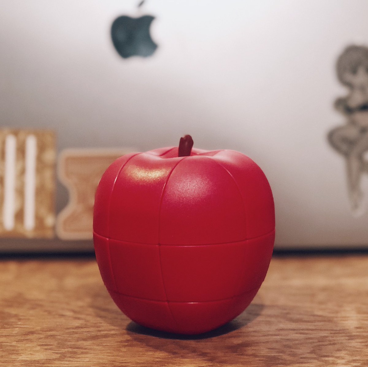 青森で自分のお土産として買った、りんごのルービックキューブ🍎