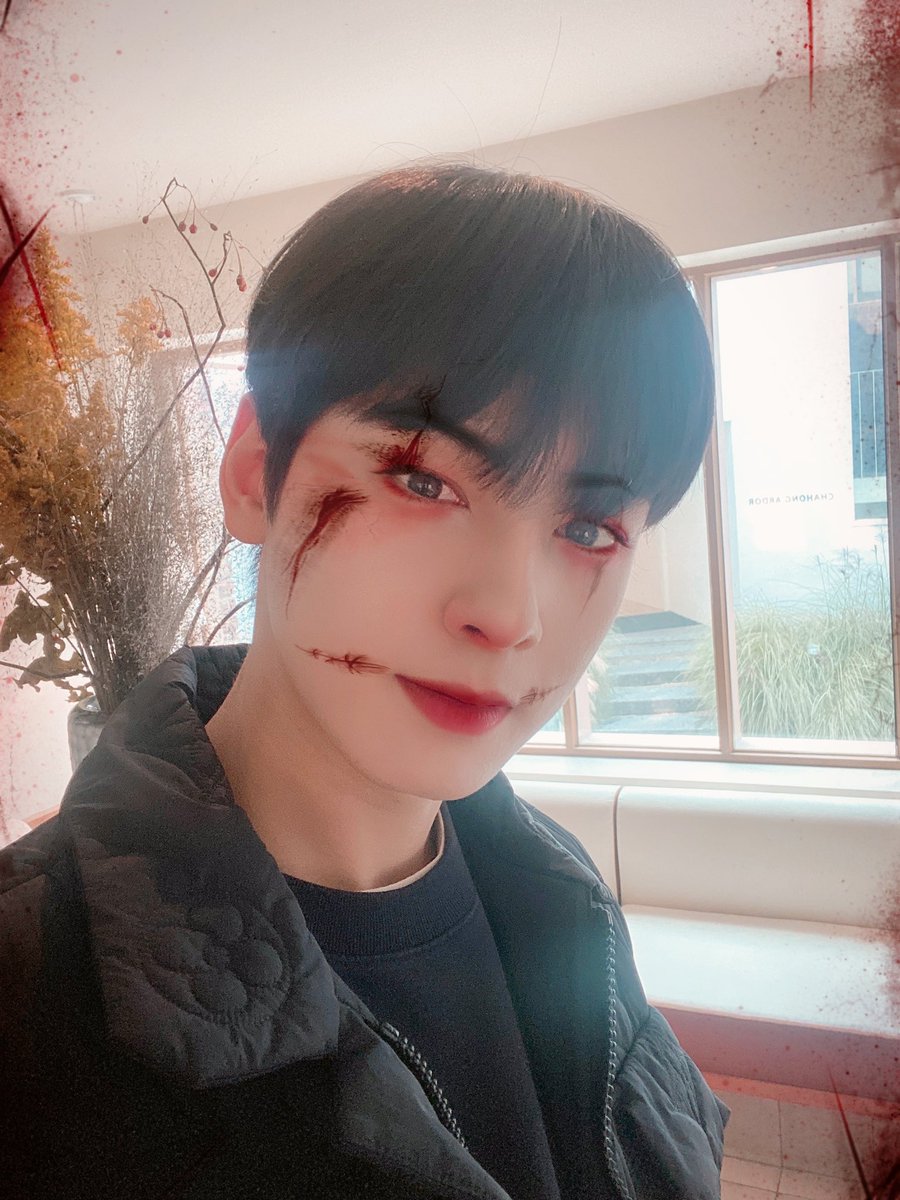 👻 #HappyHalloween 👻 \Trick or Treat💜/ #アストロ がお菓子をもらいに やってきました🍭🦇 #ASTRO #AROHA #アロハ #CHAEUNWOO #チャウヌ #MOONBIN #ムンビン