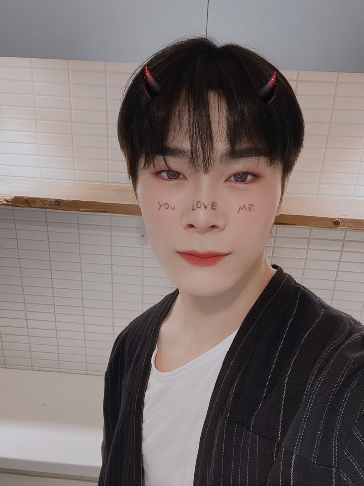 👻 #HappyHalloween 👻 \Trick or Treat💜/ #アストロ がお菓子をもらいに やってきました🍭🦇 #ASTRO #AROHA #アロハ #CHAEUNWOO #チャウヌ #MOONBIN #ムンビン