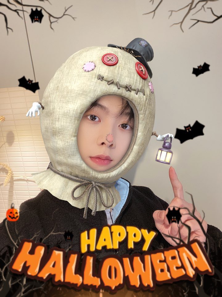 👻 #HappyHalloween 👻 \Trick or Treat💜/ #アストロ がお菓子をもらいに やってきました🍭🦇 #ASTRO #AROHA #アロハ #ROCKY #ラキ #YOONSANHA #ユンサナ