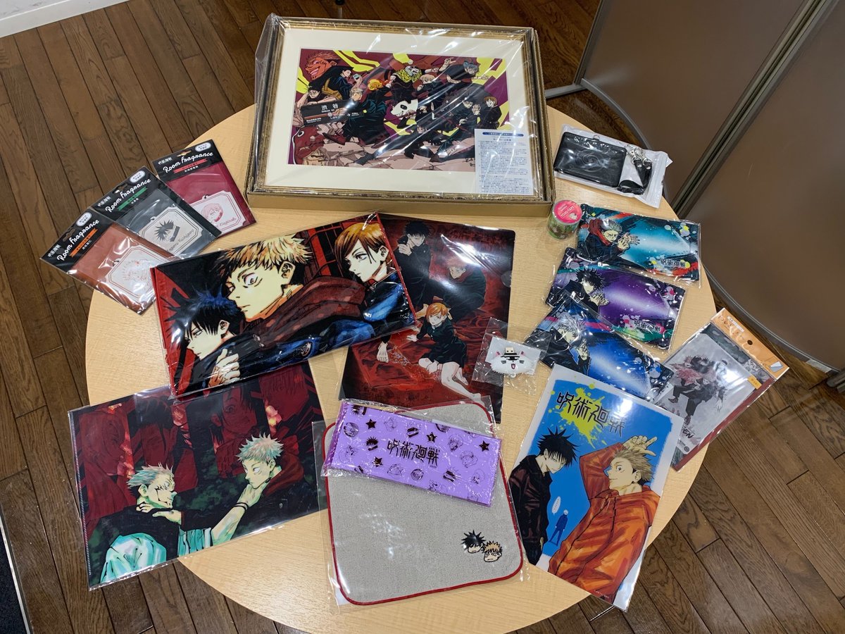  抽選で1名様に『 #呪術廻戦 』原作グッズ約5万円以上相当の詰め合わせセットをプレゼント!  ＜条件＞ ①本アカウントをフォロー ②この投稿をリツイート 締切：2021年1月31日（日）23:59まで  添付の注意事項をよく読みご応募ください