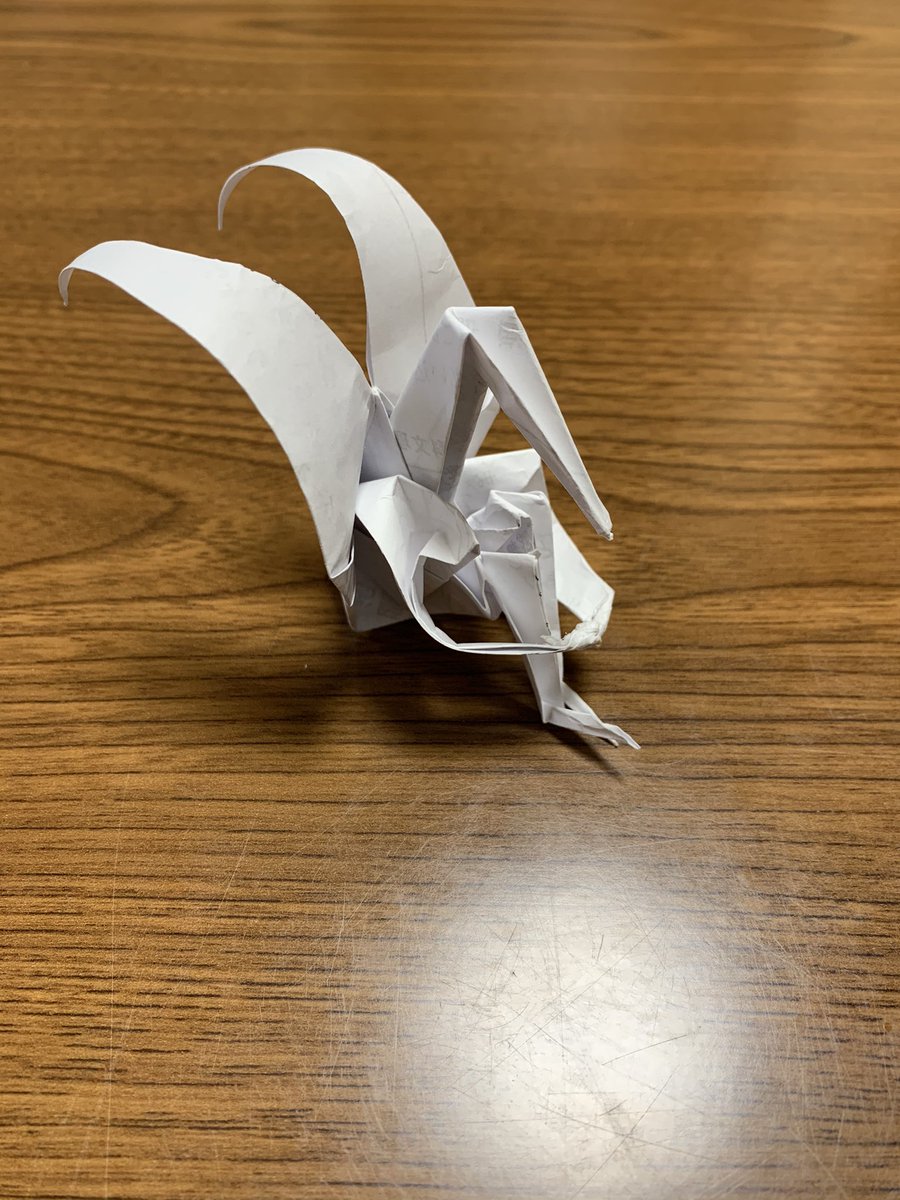 体育座りする鶴🦢 