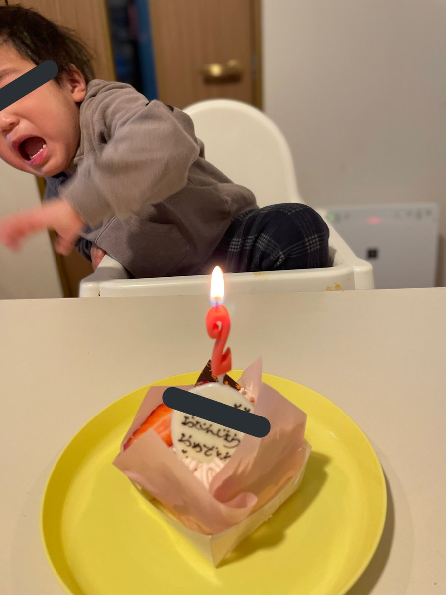 ろうそくに火をつけたものの、次男がビビり倒して終わりました🤣 