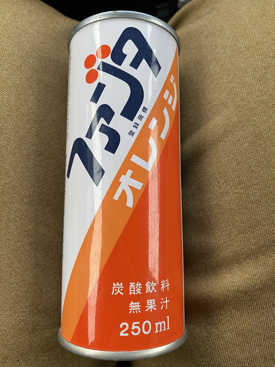 45年間温度が一定の屋根裏にいたので、新品同様の状態だったファンタ缶 