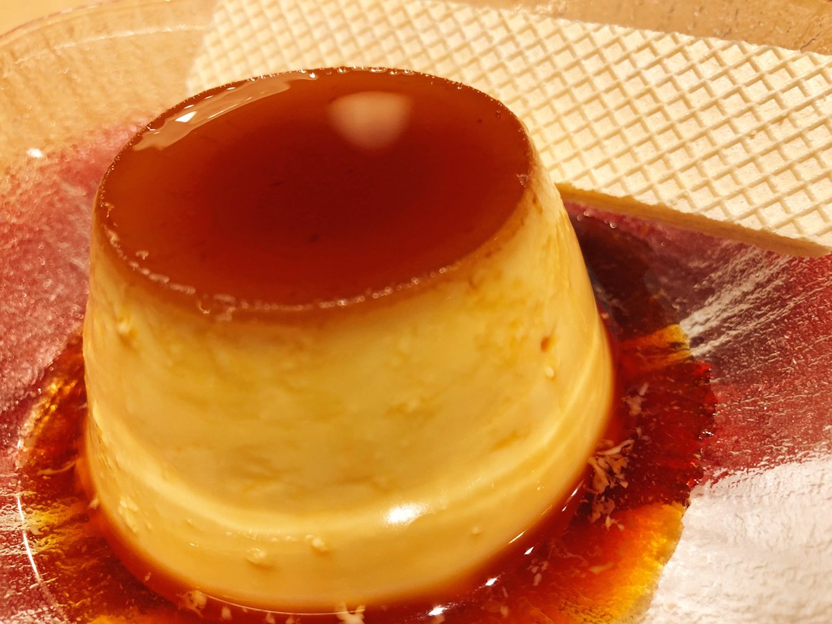 卵をふんだんに使っているため、濃厚な味わいが口の中に広がります🎶 カラメルソースとの相性も抜群