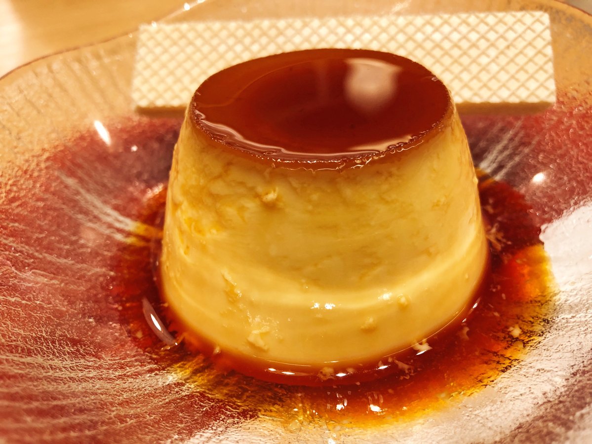 卵をふんだんに使っているため、濃厚な味わいが口の中に広がります🎶 カラメルソースとの相性も抜群