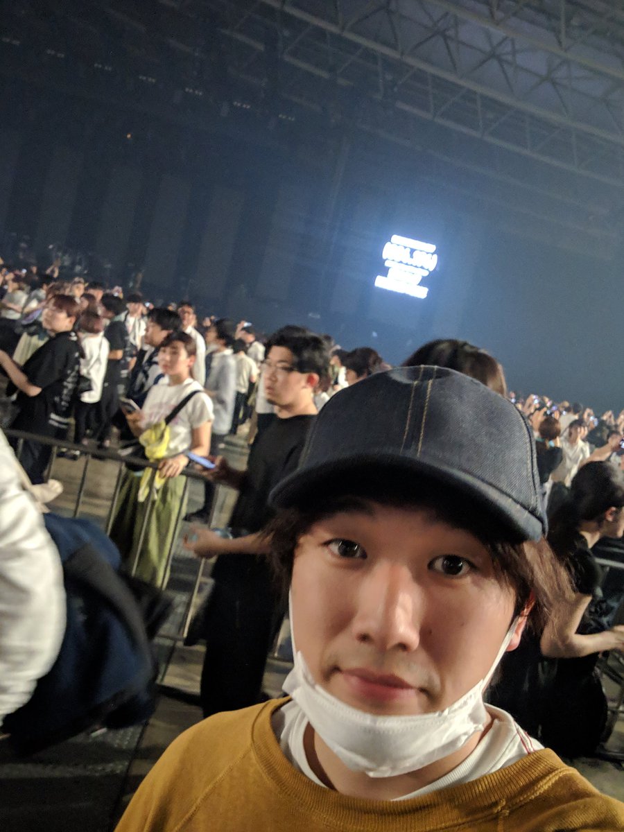 本当に本当に光栄なことに山口さんにお誘い頂き、サカナクションのライブを見に行かせて頂きました