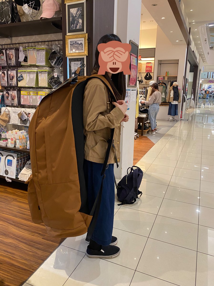 クソデカリュック実際売り物だったの狂気すぎる(¥19800) 