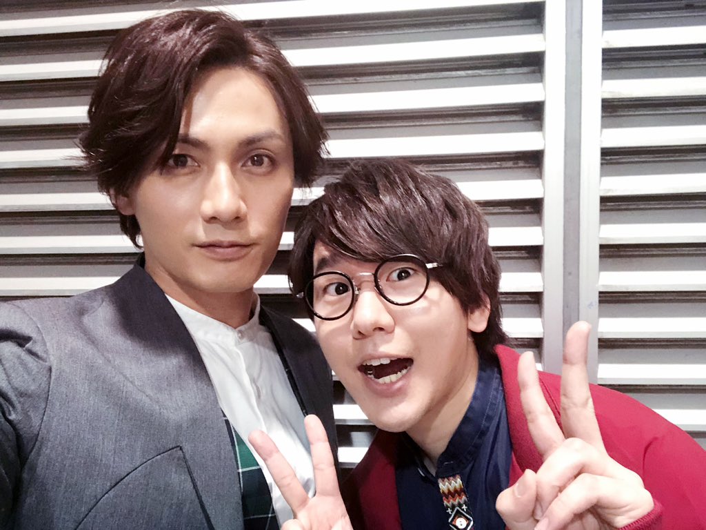 ティザーサイトに描かれているキャラクターで、鏡を覗くと流れる声は実はマレウスでした